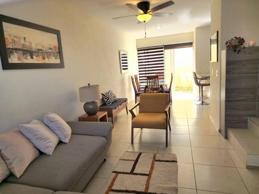 Casa Para Grupos Grandes Por El Iteso グアダラハラ エクステリア 写真