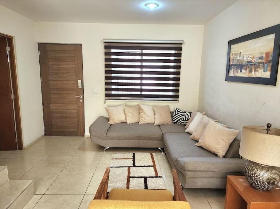 Casa Para Grupos Grandes Por El Iteso グアダラハラ エクステリア 写真